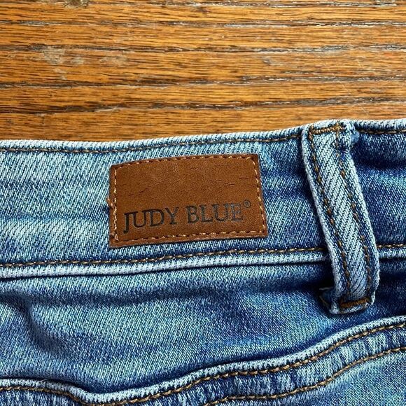 Judy Blue Boyfriend Fit Jeans - Picture 6 of 8
